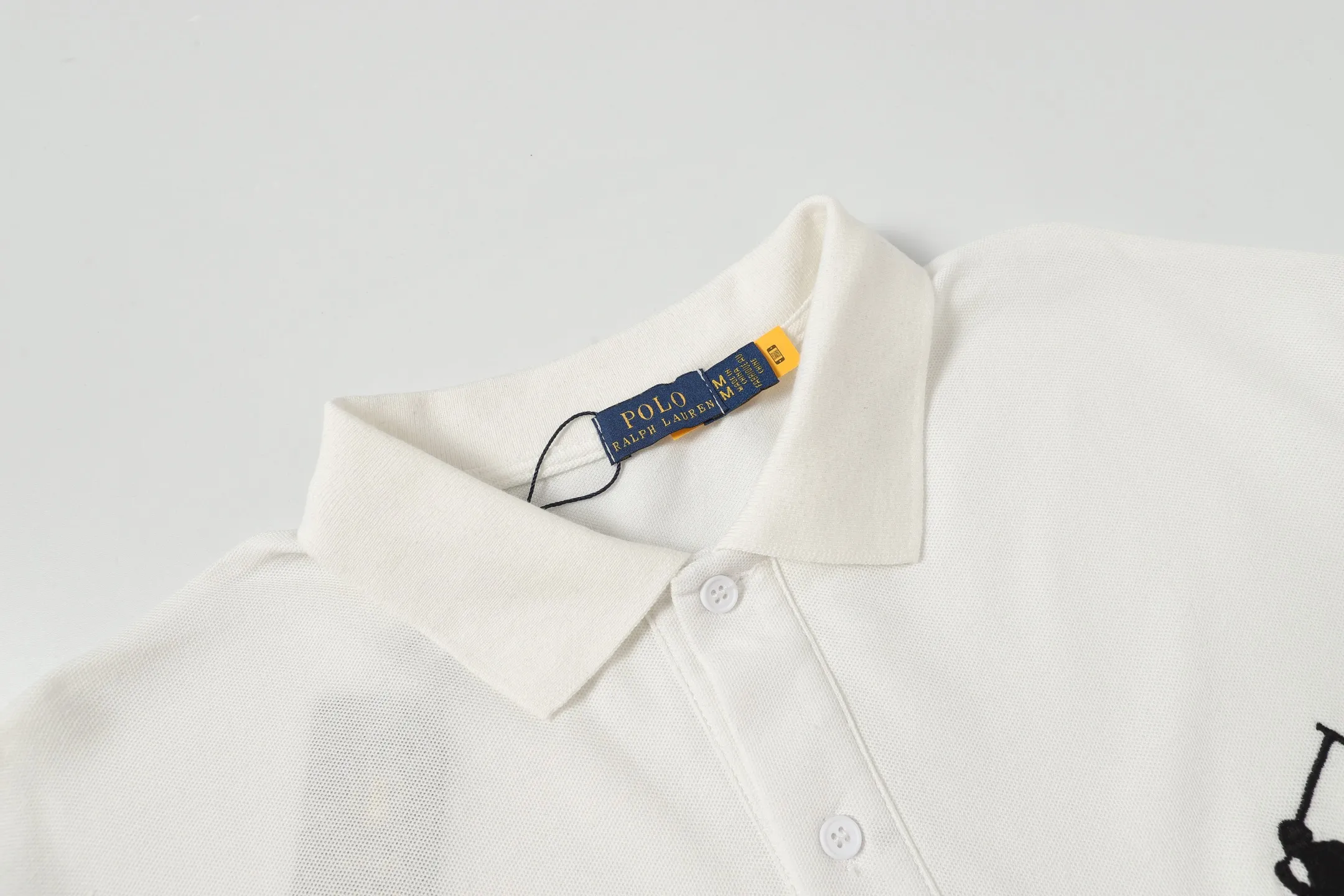 P150 Style No.: A012 [Ralph Lauren Classic Logo Embroidered Polo Shirt] ✅250g fine cotton pique fabric, custom-woven and dyed threads ✅Original stickers Scan the QR code to enter the official website ✅Large version, loose and stylish, can wear up to 210 pounds Color: Black White Navy Blue Sky Blue Dark Gray Floral Gray Size: S-XL